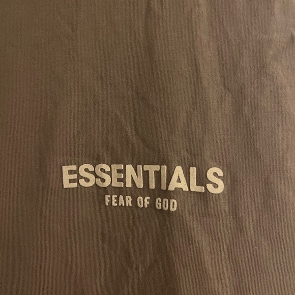 Essentials tshirt - Picture 2 of 5